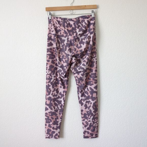 Onzie Womens Printed Leggings Cheetah Print Pants Medium High Waist Animal Print - Picture 7 of 10